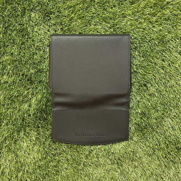 2016 Mercedes-Benz CLS Owners Manual (CLS63 AMG, CLS550 CLS400) - Picture 8 of 9